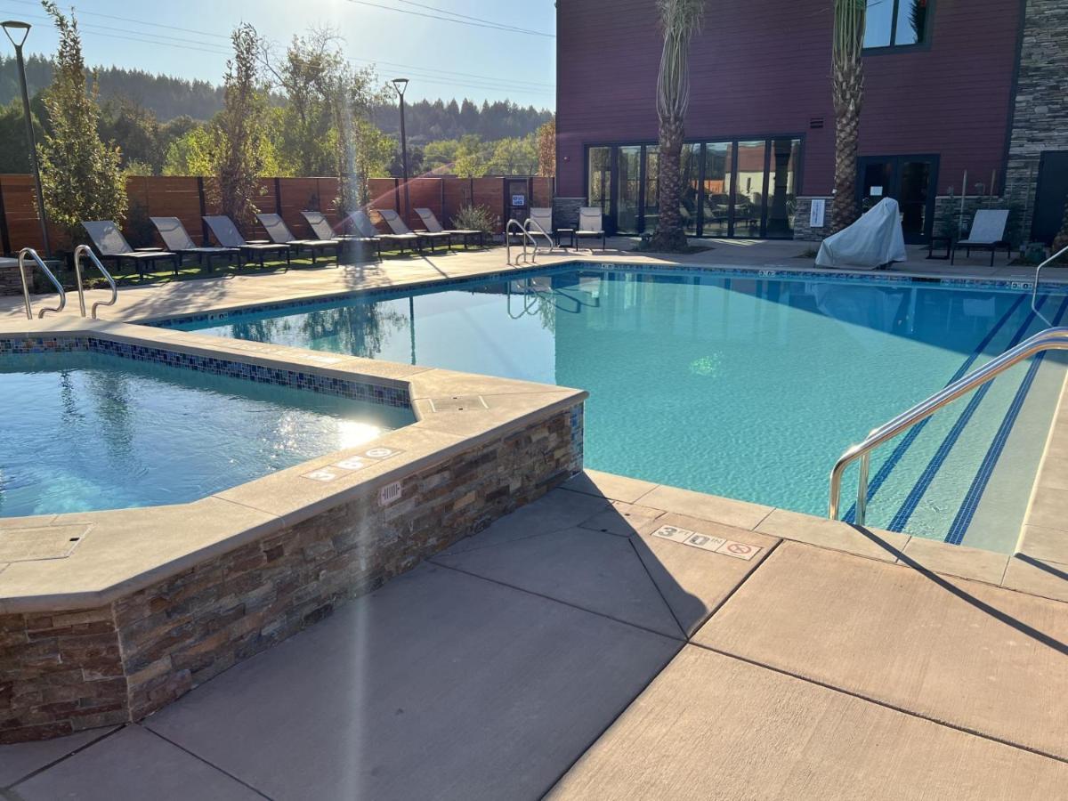 Wyndham Garden Redwood Valley - Ukiah ภายนอก รูปภาพ